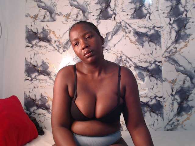 CurvyJ255 live cam on BongaCams