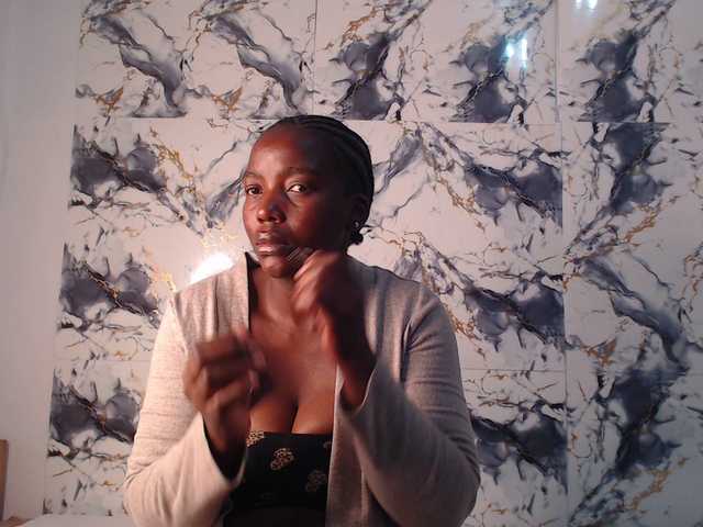 CurvyJ255 live cam on BongaCams