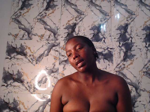 CurvyJ255 live cam on BongaCams