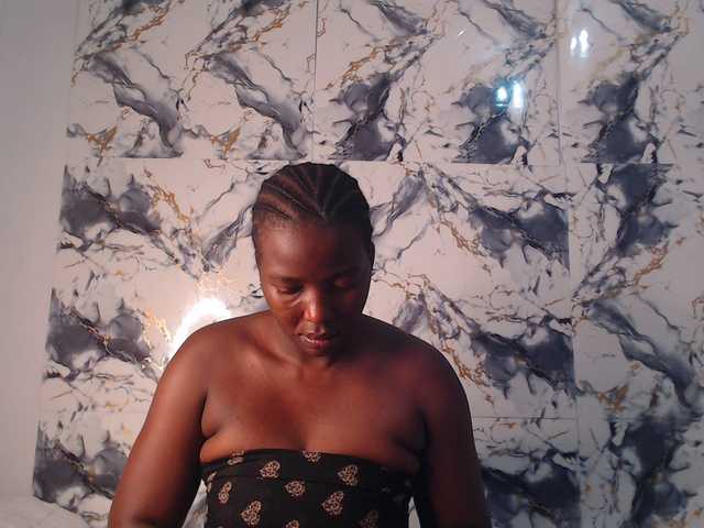 CurvyJ255 live cam on BongaCams