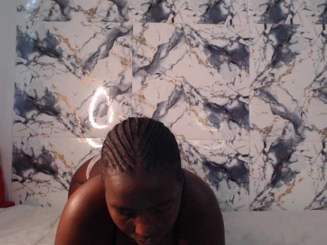 CurvyJ255 live cam on BongaCams