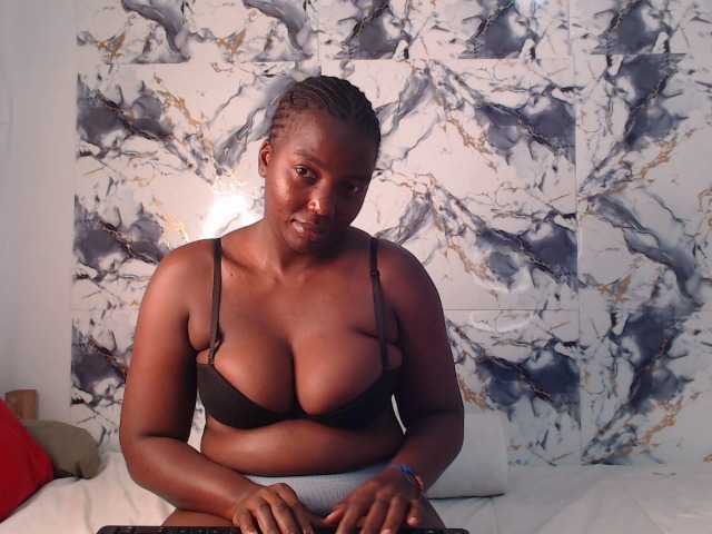 CurvyJ255 live cam on BongaCams