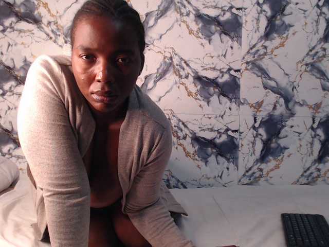 CurvyJ255 live webcam show