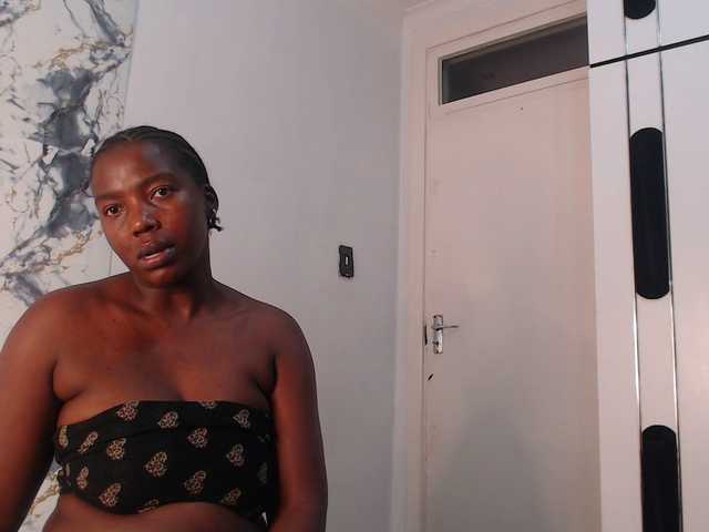 CurvyJ255 live cam on BongaCams