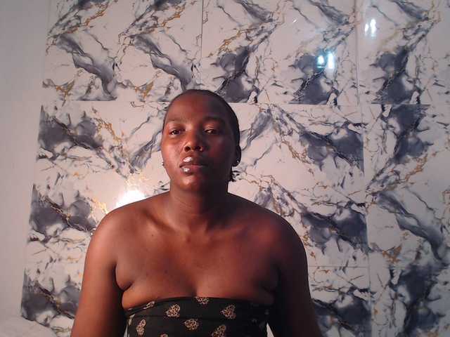 CurvyJ255 live cam on BongaCams
