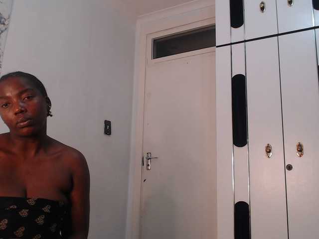 CurvyJ255 live cam on BongaCams