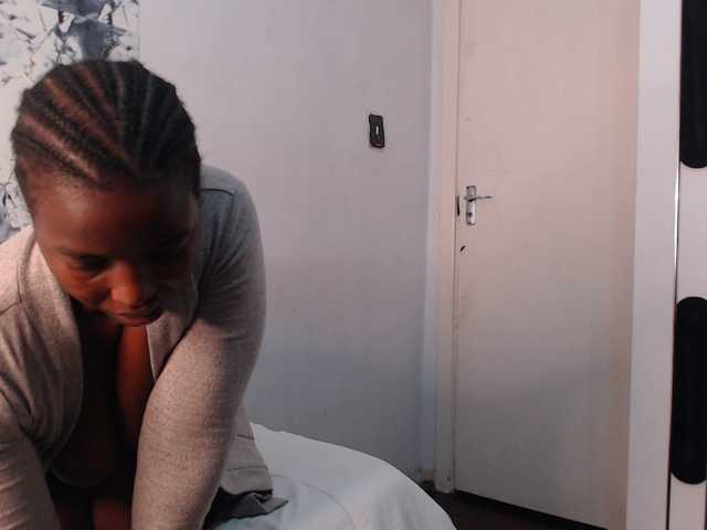 CurvyJ255 live webcam show