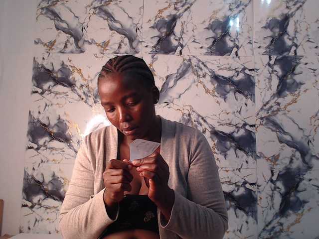 CurvyJ255 live cam on BongaCams