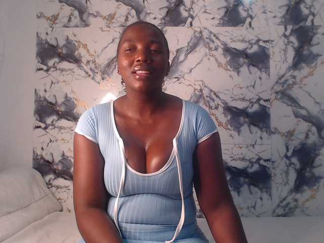 CurvyJ255 live cam on BongaCams