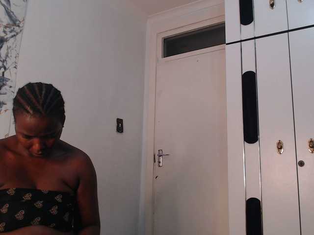 CurvyJ255 live cam on BongaCams