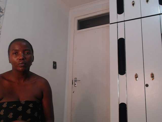 CurvyJ255 live cam on BongaCams