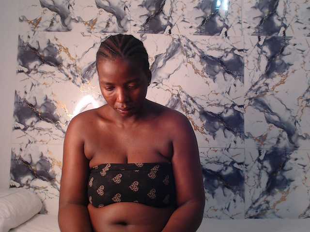 CurvyJ255 live cam on BongaCams