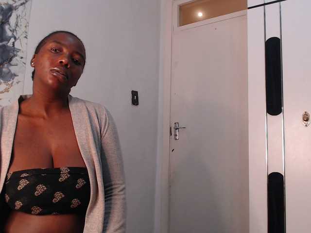 CurvyJ255 live webcam show