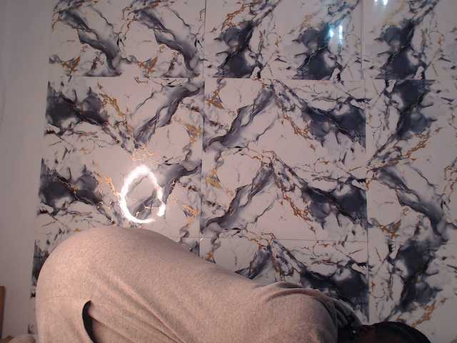 CurvyJ255 live cam on BongaCams
