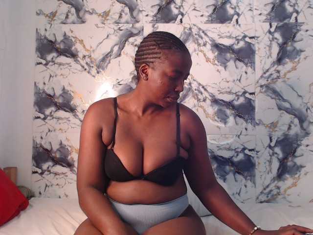 CurvyJ255 live cam on BongaCams