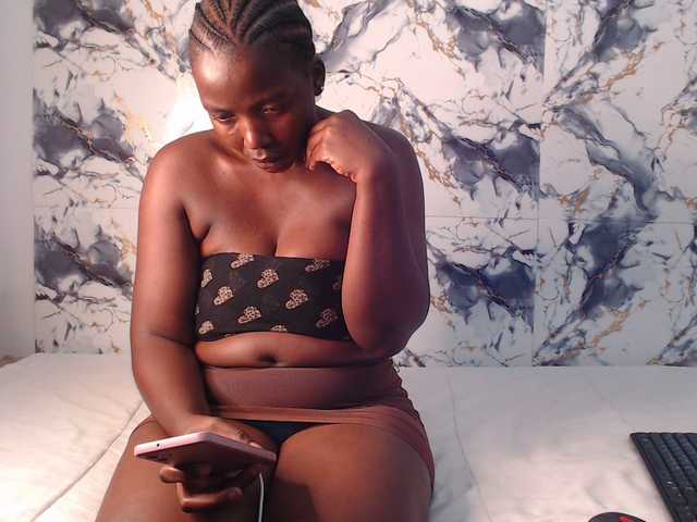 CurvyJ255 live cam on BongaCams