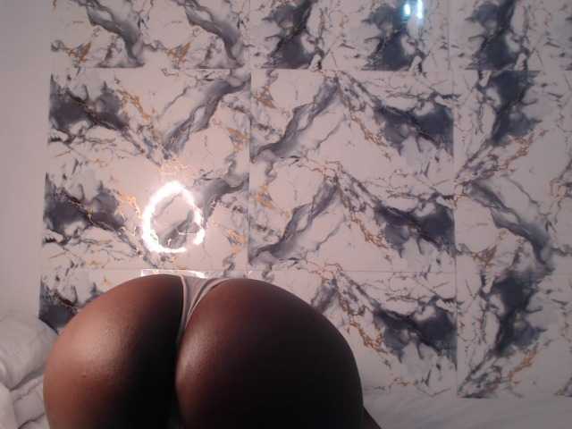 CurvyJ255 live cam on BongaCams