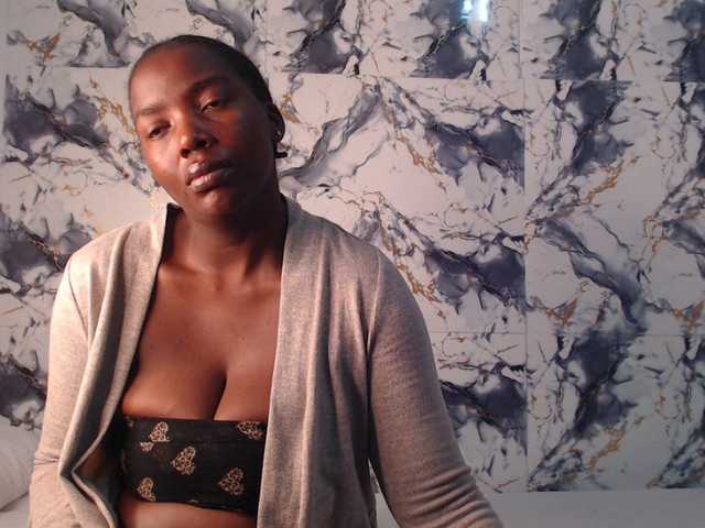 CurvyJ255 live cam on BongaCams