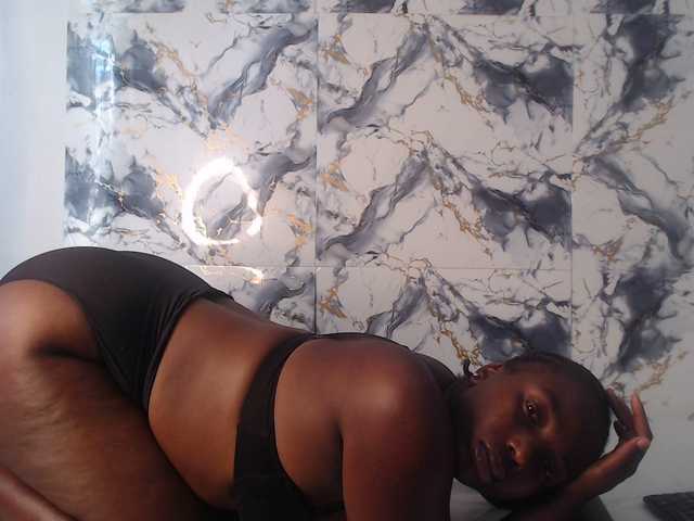 CurvyJ255 live cam on BongaCams