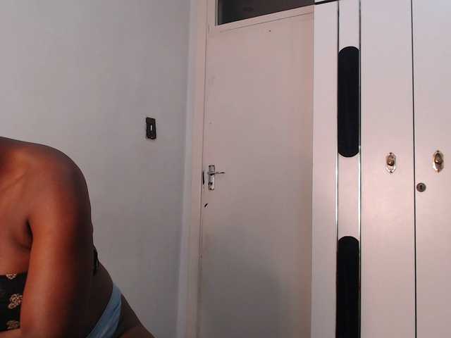 CurvyJ255 live webcam show