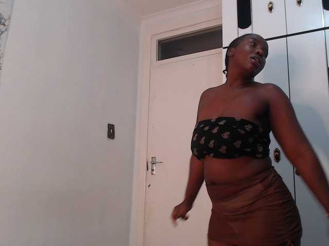 CurvyJ255 live cam on BongaCams