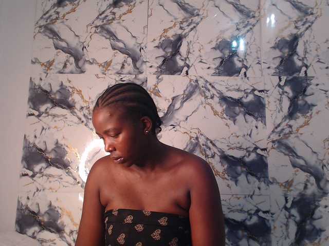 CurvyJ255 live cam on BongaCams