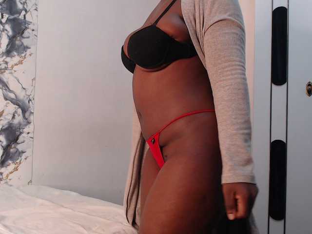 CurvyJ255 live cam on BongaCams