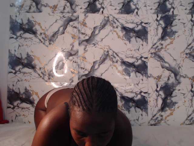 CurvyJ255 live cam on BongaCams