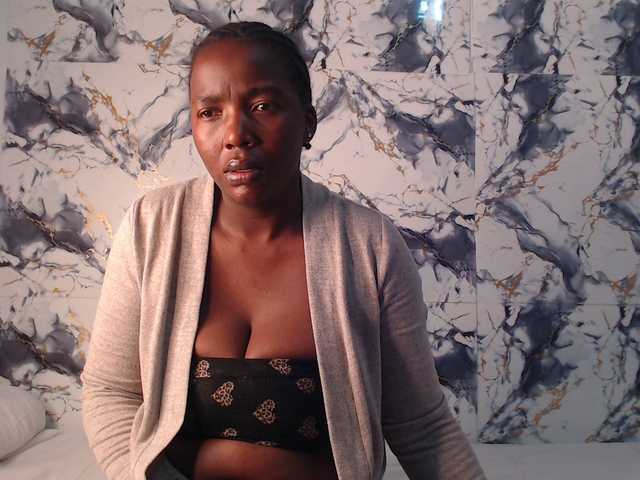 CurvyJ255 live cam on BongaCams