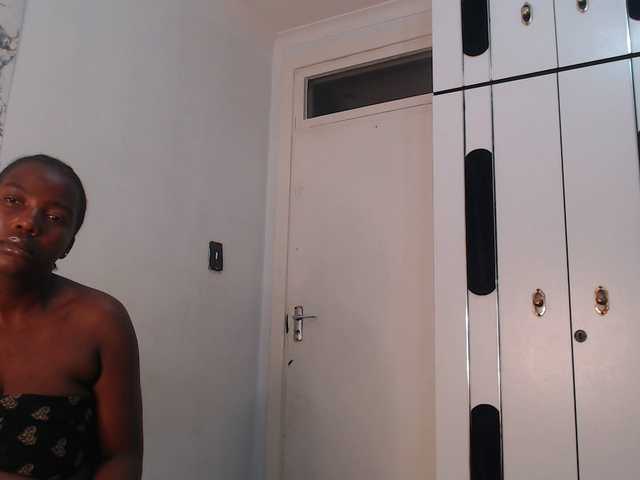 CurvyJ255 live cam on BongaCams