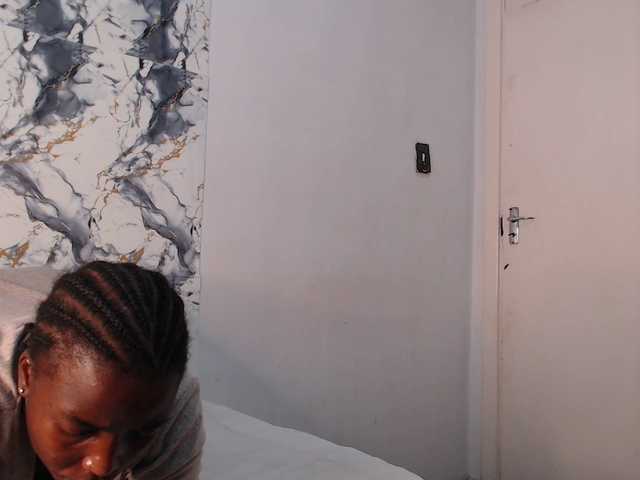 CurvyJ255 live cam on BongaCams