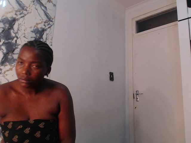 CurvyJ255 live cam on BongaCams
