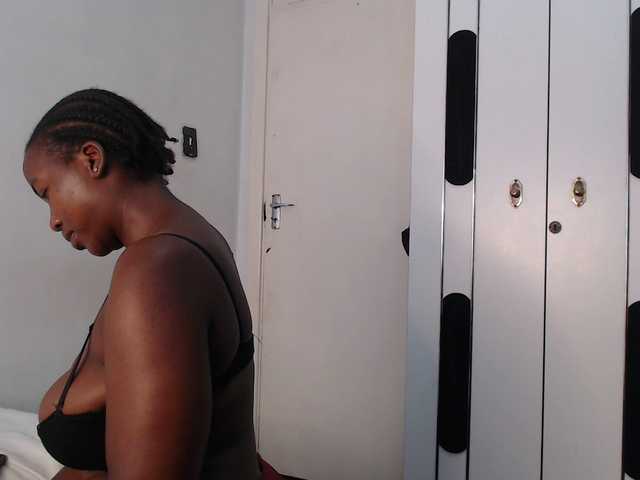 CurvyJ255 live webcam show