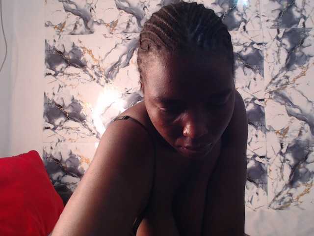 CurvyJ255 live cam on BongaCams