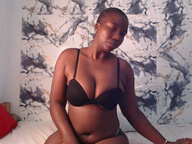 CurvyJ255 live cam on BongaCams