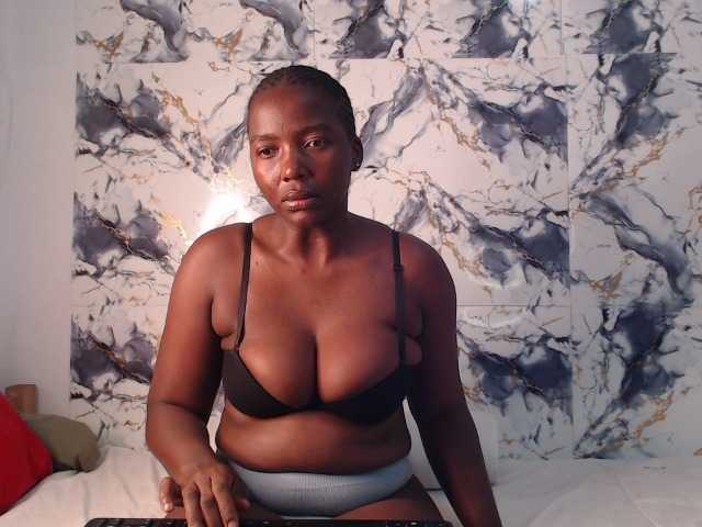 CurvyJ255 live cam on BongaCams