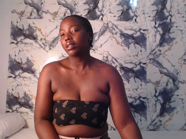 CurvyJ255 live cam on BongaCams