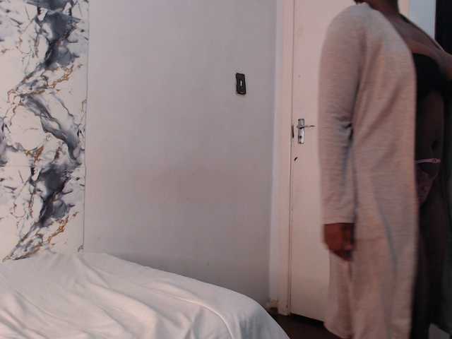 CurvyJ255 live webcam show
