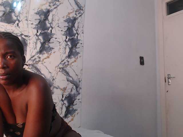 CurvyJ255 live cam on BongaCams