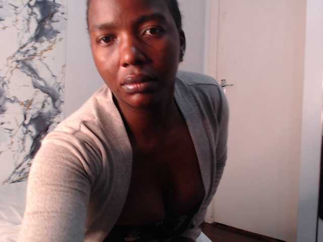 CurvyJ255 live webcam show
