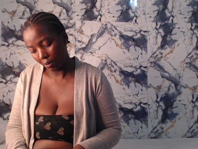 CurvyJ255 live cam on BongaCams