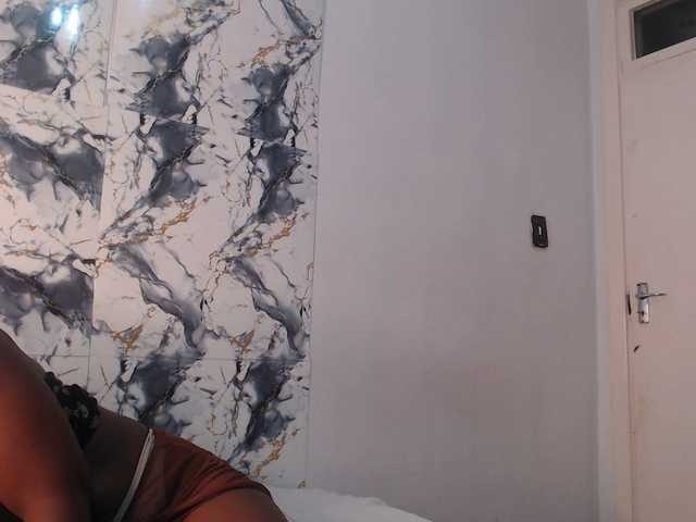 CurvyJ255 live cam on BongaCams