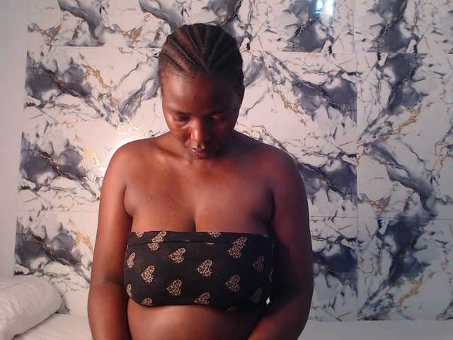 CurvyJ255 live cam on BongaCams