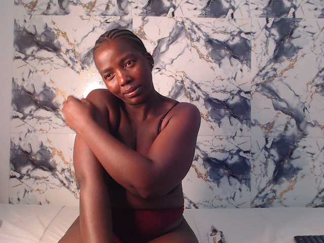 CurvyJ255 live cam on BongaCams