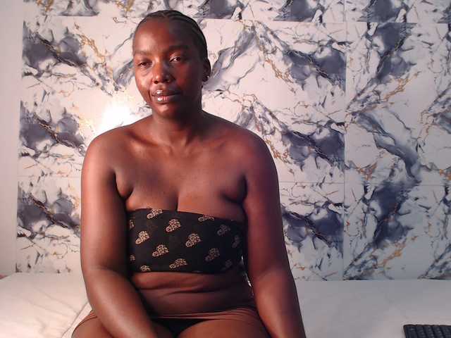 CurvyJ255 live cam on BongaCams