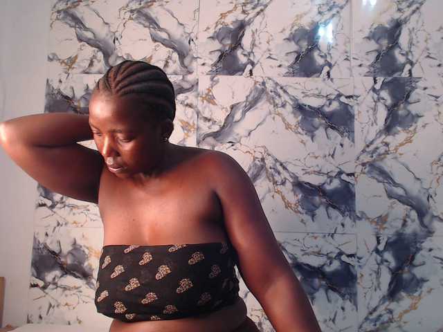 CurvyJ255 live cam on BongaCams
