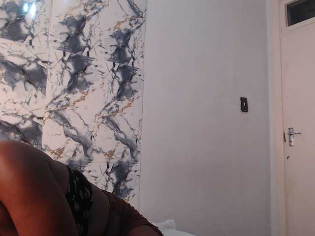 CurvyJ255 live cam on BongaCams