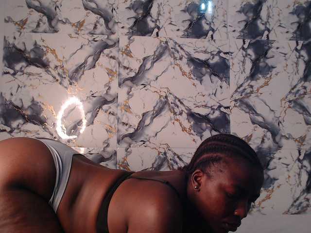 CurvyJ255 live cam on BongaCams