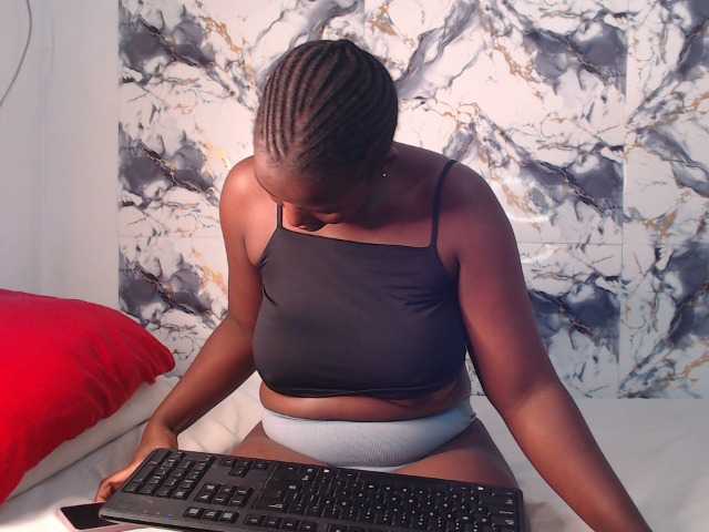 CurvyJ255 live cam on BongaCams