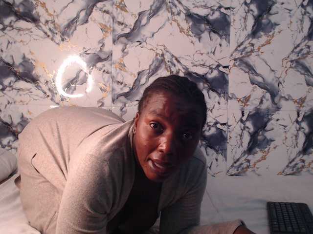 CurvyJ255 live cam on BongaCams